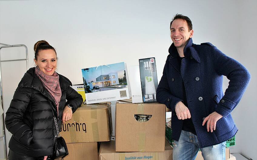 Magdeburger Bauherren freuen sich über ihr neues Zuhause - ein Kern-Haus im Bauhausstil.