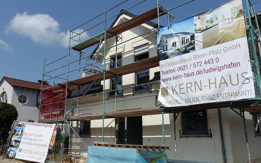 Rohbaubesichtigung im frei geplanten Einfamilienhaus von Kern-Haus in Bad Dürkheim