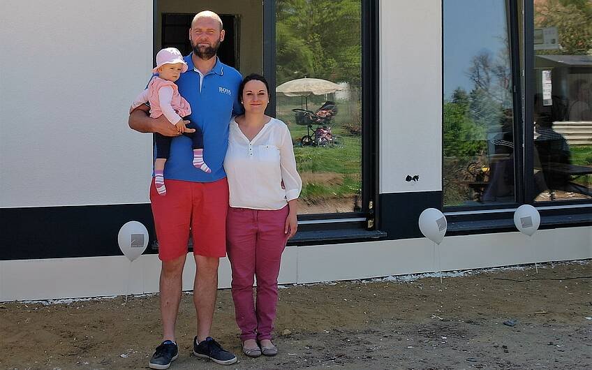 Die junge Familie hat mit Kern-Haus gebaut und feiert am 07. Mai 2016 Rohbaufest in Groß Ammensleben.