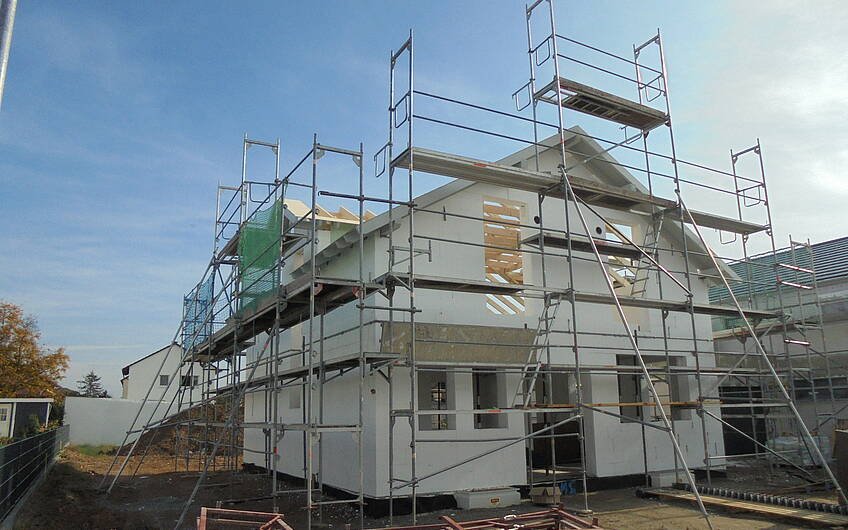 Rohbau des frei geplanten Einfamilienhauses von Kern-Haus in Worms mit Dachstuhl