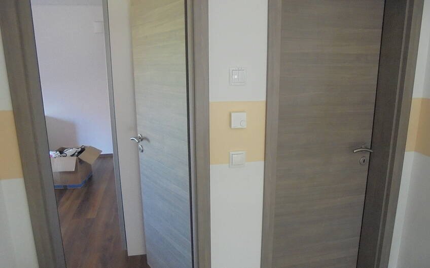 Türen zum Elternschlafzimmer und zum Kinderzimmer im individuell geplanten Einfamilienhaus Komfort von Kern-Haus in Herxheim