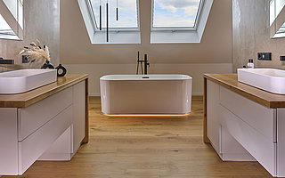 Moderne Badewanne mit schwebenden Look