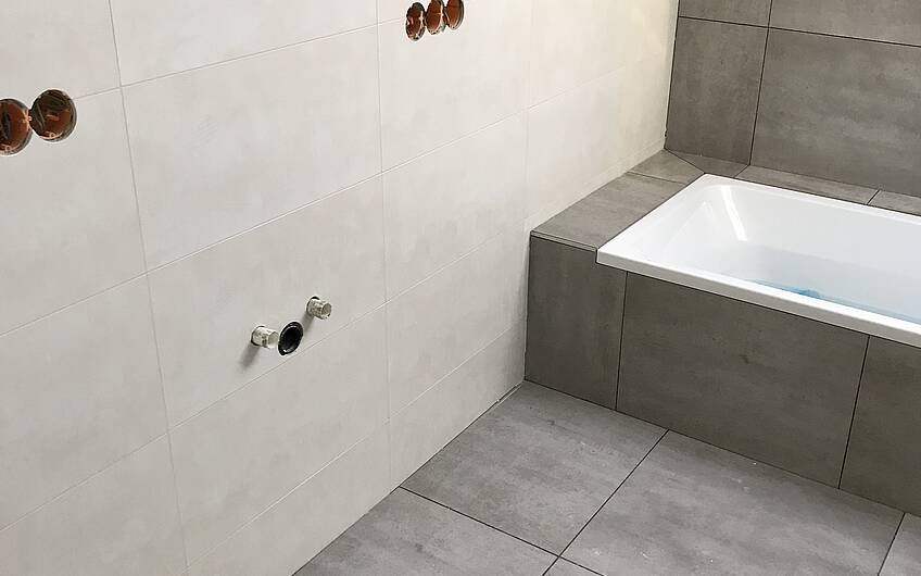 Badezimmer im frei geplanten Einfamilienhaus von Kern-Haus in Gönnheim
