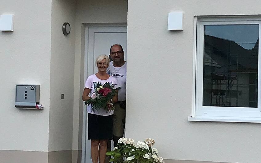 Zur Hausübergabe erhielten die glücklichen Besitzer einen schönen Blumengruß von Kern-Haus Köln-Bonn.