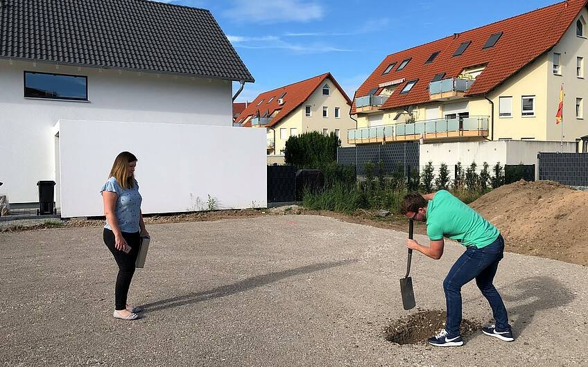 Grundsteinlegung für das frei geplante Einfamilienhaus von Kern-Haus in Schifferstadt