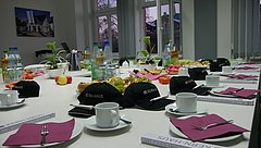 Handwerker-Frühstück bei Kern-Haus Chemnitz, gedeckter Tisch