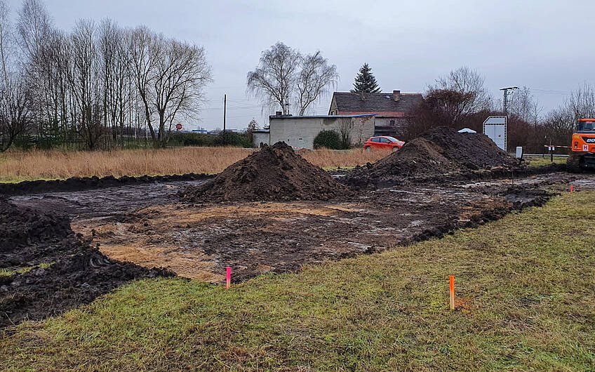 Beginn der Tiefbauarbeiten auf Grundstück für Kern-Haus in Braschwitz