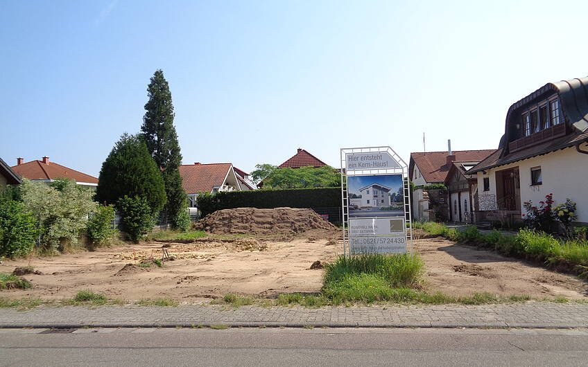 Erdarbeiten auf dem Grundstück für das individuell geplante Einfamilienhaus Vero von Kern-Haus in Harthausen