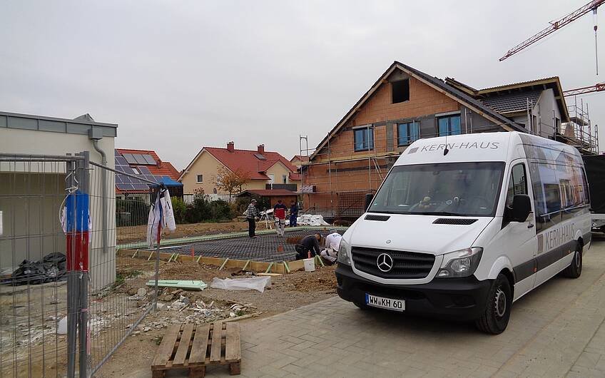 Vorbereitung der Bodenplatte für das frei geplante Einfamilienhaus von Kern-Haus in Römerberg