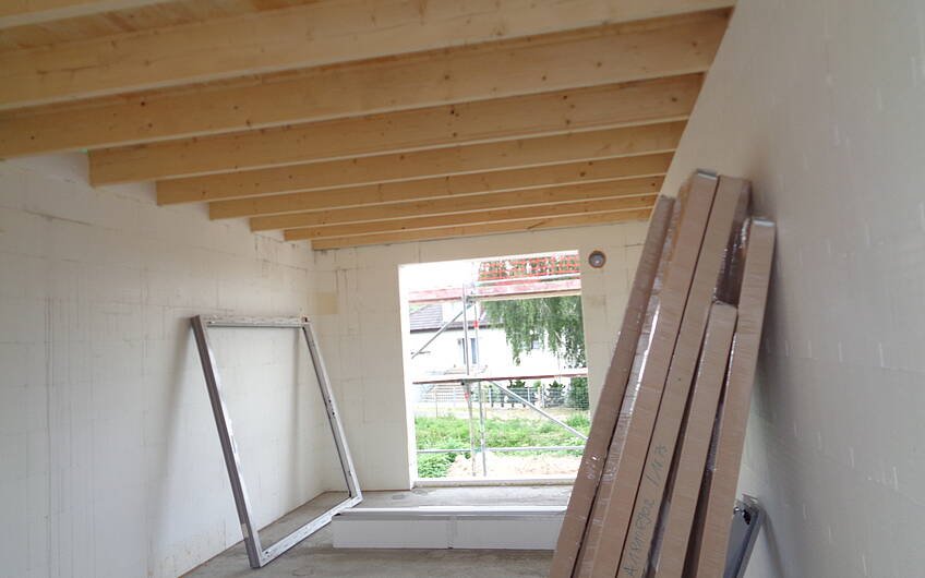 Einbau der Fenster in der individuell geplanten Kern-Haus-Stadtvilla Signus in Flörsheim-Dalsheim