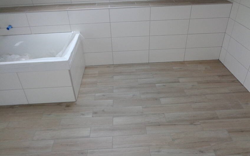 Gefliestes Badezimmer im Kern-Haus Komfort in Linkenheim-Hochstetten