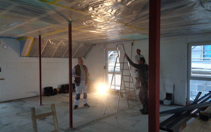 Dämmung des Daches im frei geplanten Einfamilienhaus von Kern-Haus in Römerberg