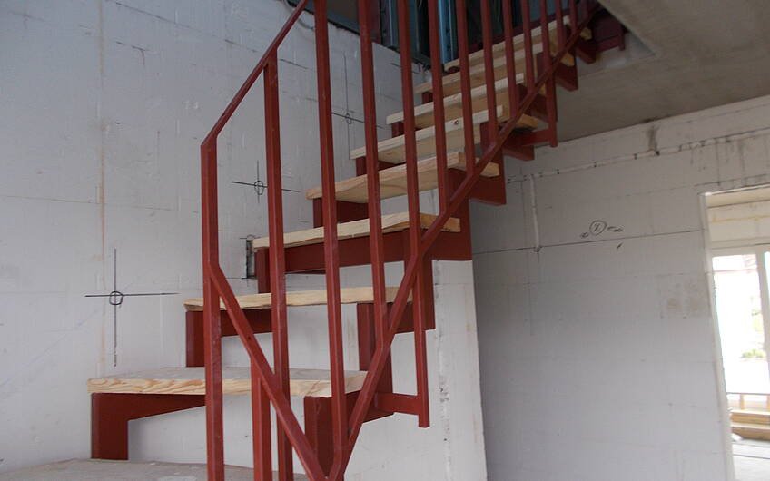 Treppe mit Baustufen im Architektenhaus Signum von Kern-Haus in Einselthum