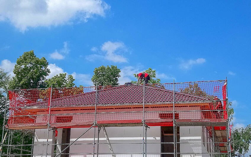 Dacheindeckung der individuellen Stadtvilla von Kern-Haus in Lettin