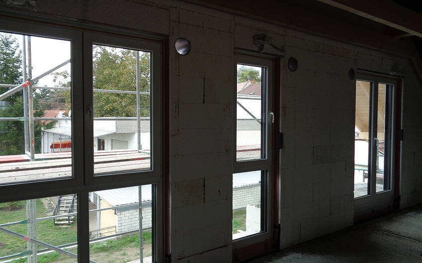 Innenansicht auf die Fenster im frei geplanten Einfamilienhaus von Kern-Haus in Frankenthal