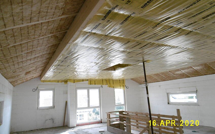 Dachdämmung im individuell geplanten Familienhaus Vero von Kern-Haus in Monsheim-Kriegsheim