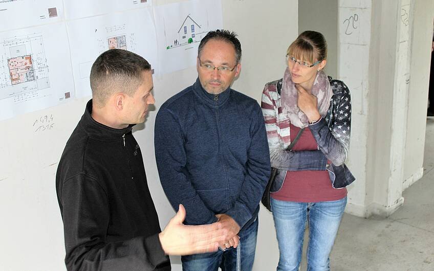 Interessierte Besucher trafen auf dem Rohbaufest auf das Team von Kern-Haus Magdeburg und konnten ihre Fragen rund ums Bauen stellen.