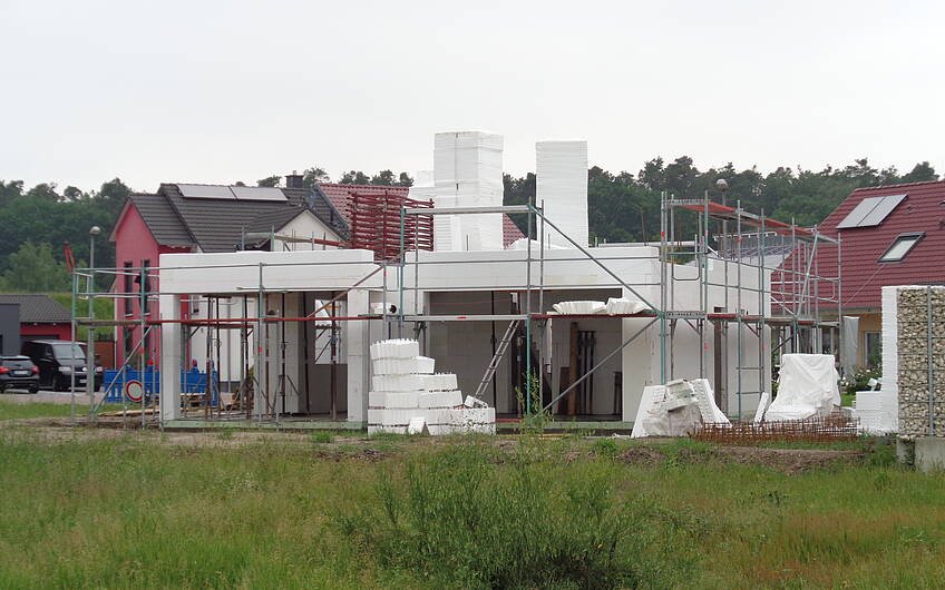 Rohbau des Erdgeschosses des individuell geplanten Einfamilienhauses Allea von Kern-Haus in Jockgrim
