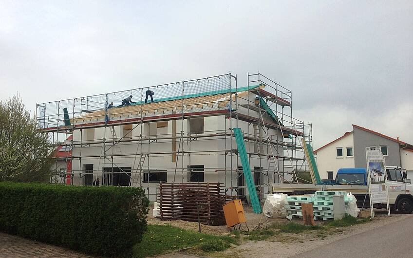Dacheindeckung des frei geplanten Einfamilienhauses von Kern-Haus in Leimersheim