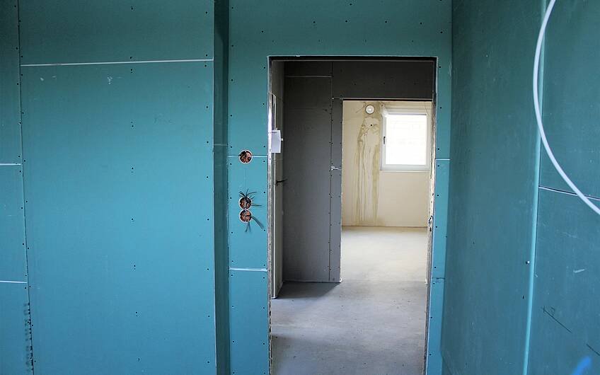 Badezimmer im Rohbau im veränderten Kern-Haus Magnum