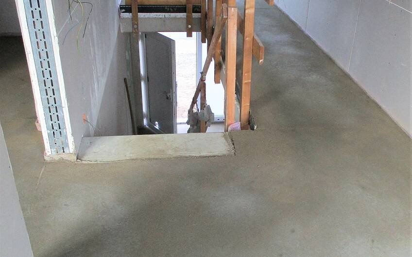 Die Trockenzeit von Estrich ist wichtig für die spätere Haltbarkeit des Fußboden-Untergrundes.