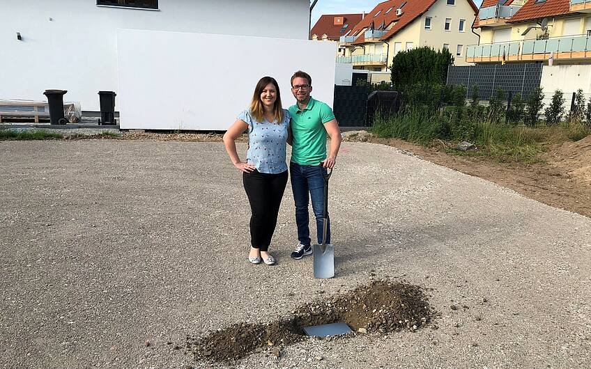 Grundsteinlegung für das frei geplante Einfamilienhaus von Kern-Haus in Schifferstadt