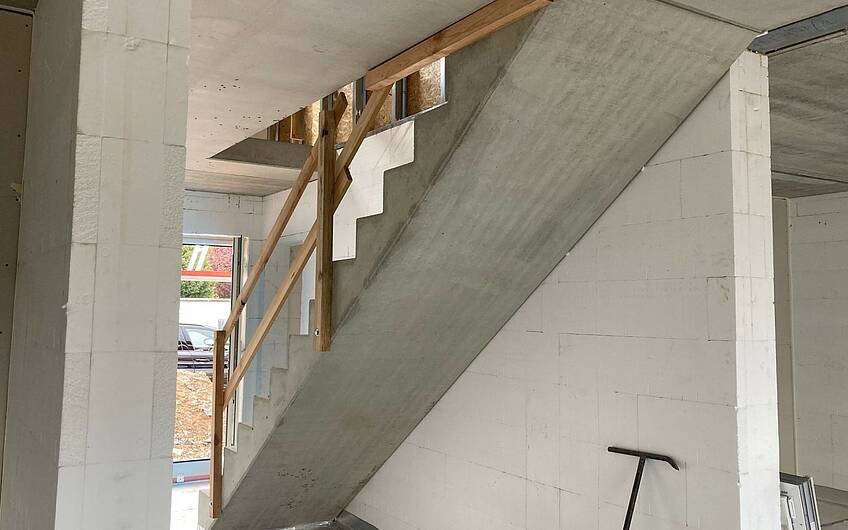 Treppe im individuell geplanten Familienhaus Signus von Kern-Haus in Maxdorf