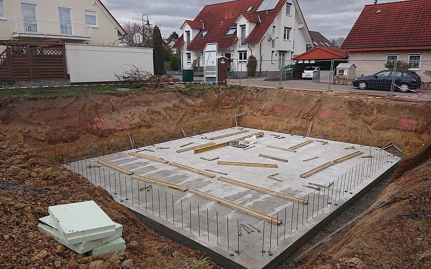 Bodenplatte für den Keller des frei geplanten Einfamilienhauses von Kern-Haus in Gönnheim