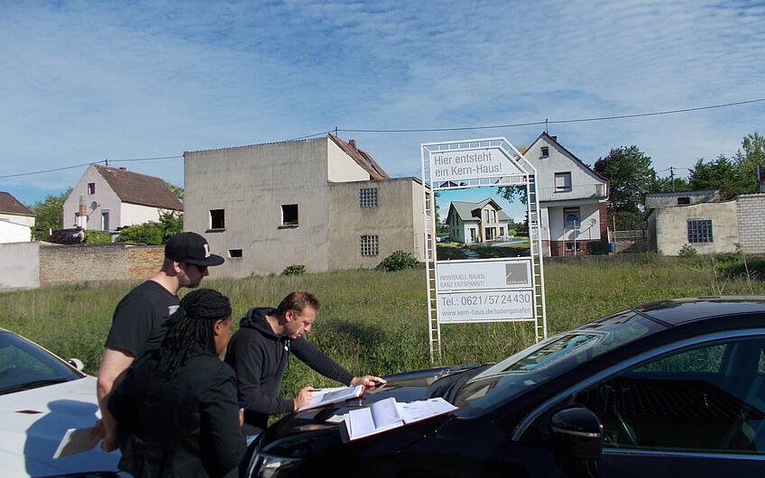 Bauanlaufgespräch am Grundstück für das Kern-Haus Esprit in Hohen-Sülzen