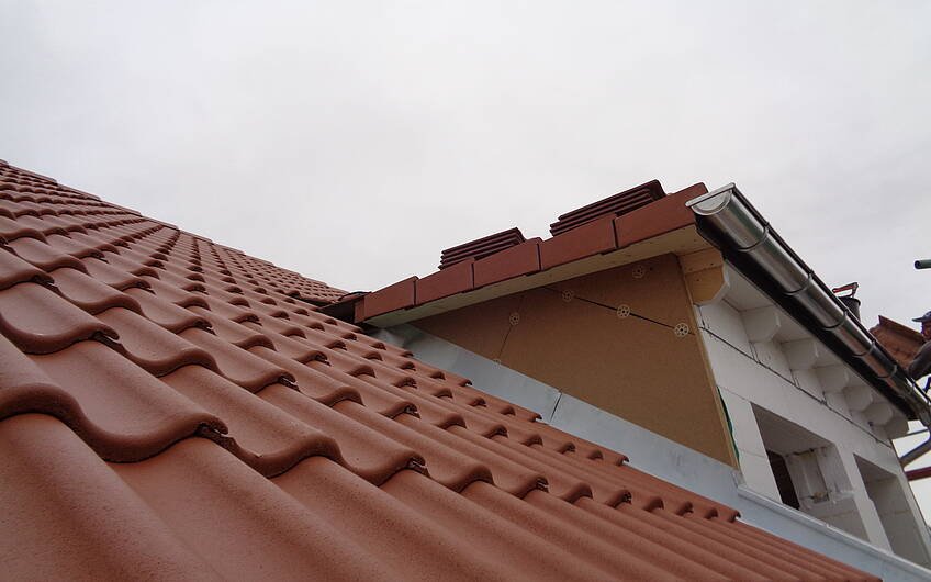 Eingedecktes Dach des frei geplanten Einfamilienhauses von Kern-Haus in Freisbach
