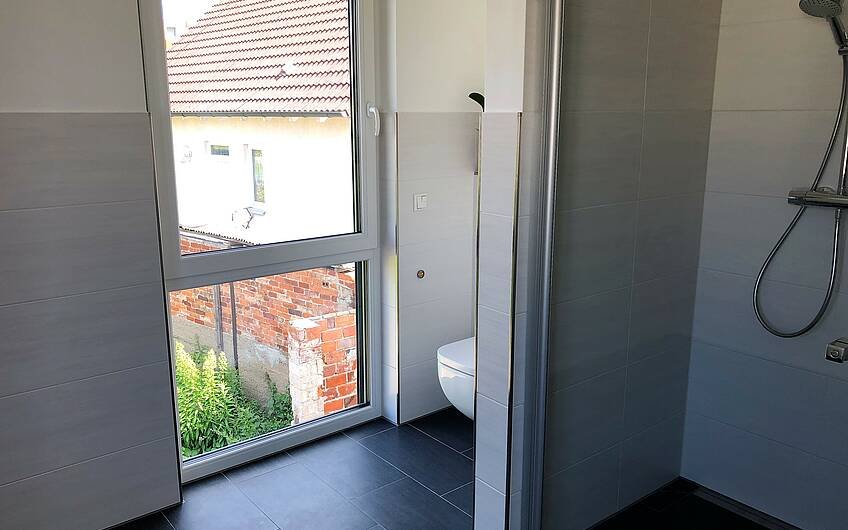 Badezimmer in einem frei geplanten Kern-Haus in Magdeburg