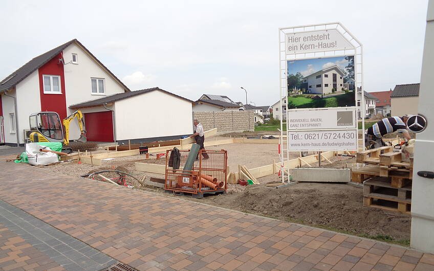 Verschalung für die Bodenplatte des individuell geplanten Einfamilienhauses Allea von Kern-Haus in Jockgrim