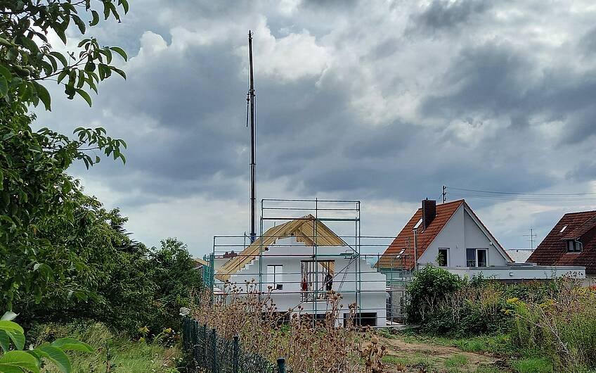 Dachstuhl des frei geplanten Einfamilienhauses von Kern-Haus in Maikammer