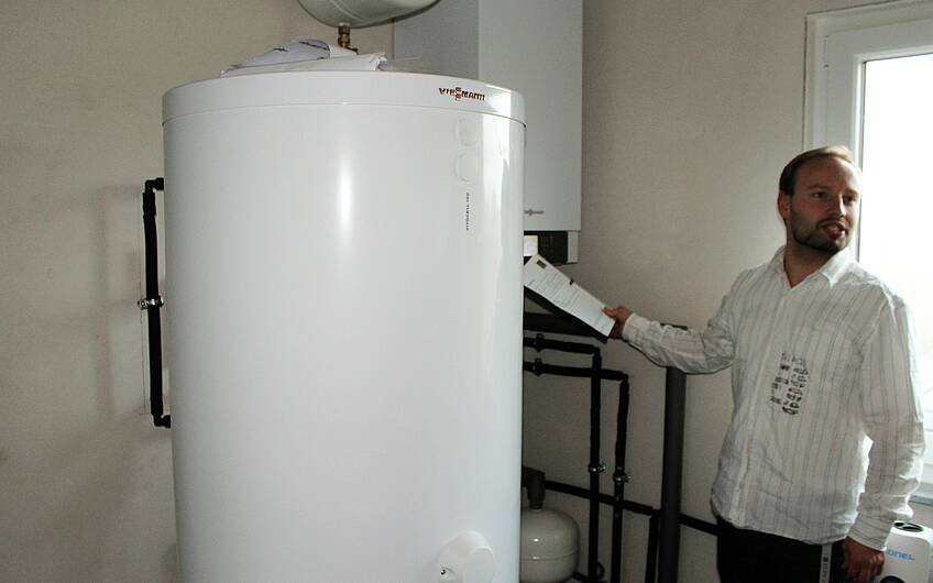 Eine Luftwasserwärmepumpe von der Firma Viessmann beheizt die Räume im Kern-Haus.