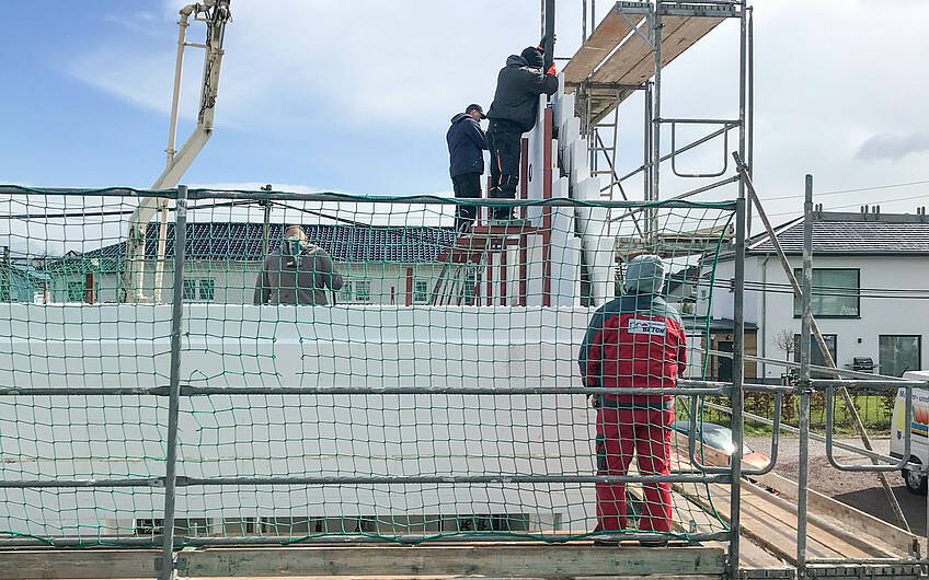  Verfüllen der DuoTherm Elemente mit Beton für Rohbau des Kern-Haus in Halle Reideburg