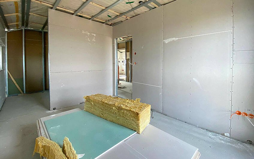Schlafzimmer mit Trockenbau in Kern-Haus Allea in Queis
