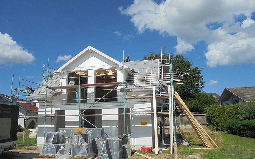 Verlegung der Dachlattung am individuell geplanten Einfamilienhaus Komfort von Kern-Haus in Neupotz