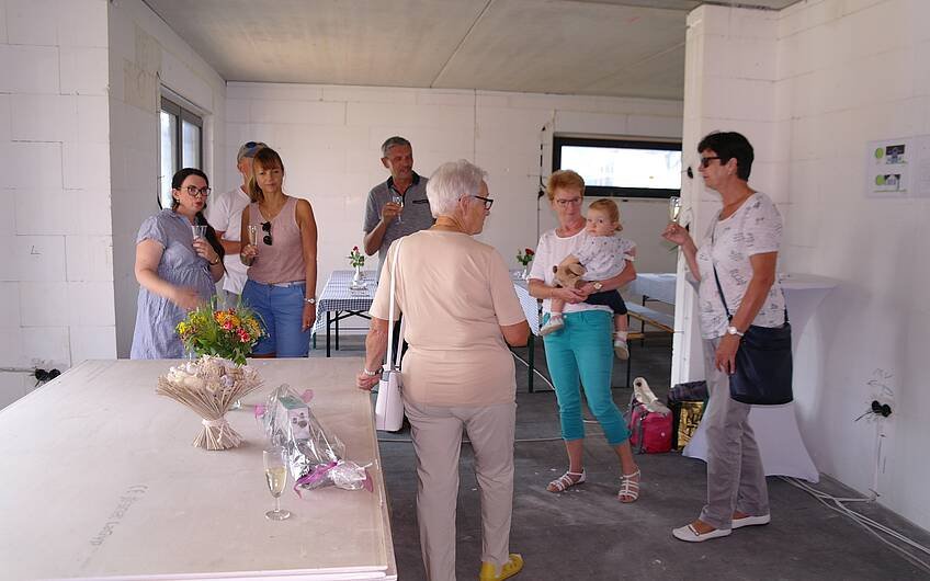 Gäste im Kern-Haus-Rohbau "Aura" in Magdeburg