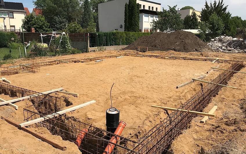 Fundament wird gebaut für ein Kern-Haus in Magdeburg