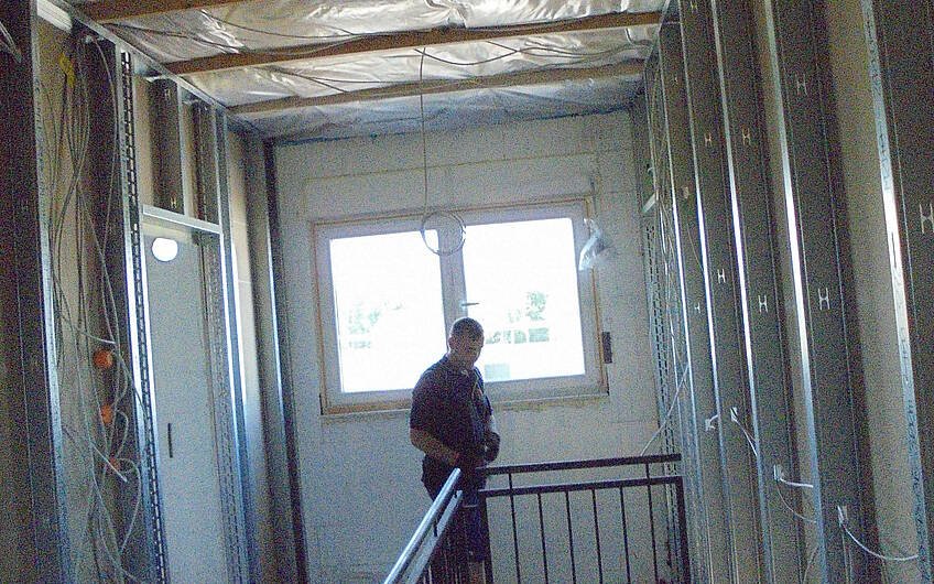 Sanitär- und Elekto-Installationen im Obergeschoss der Kern-Haus-Stadtvilla in Obrigheim