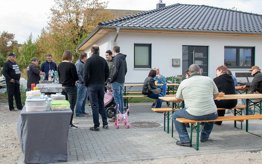 Gäste auf Kern-Haus Rohbaufest in Halle Ammendorf