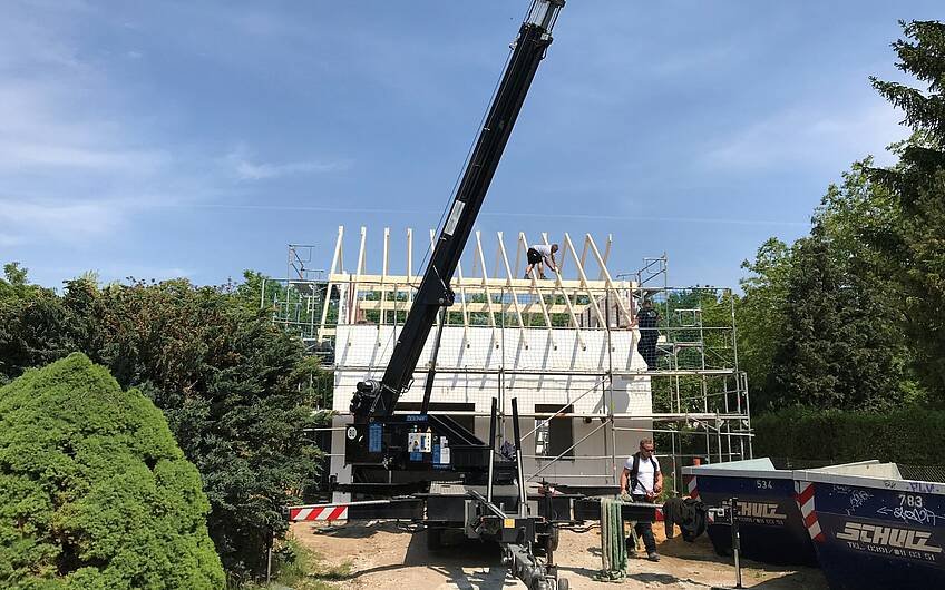 Dachstuhl wird auf das Loop Classic in Magdeburg gebaut