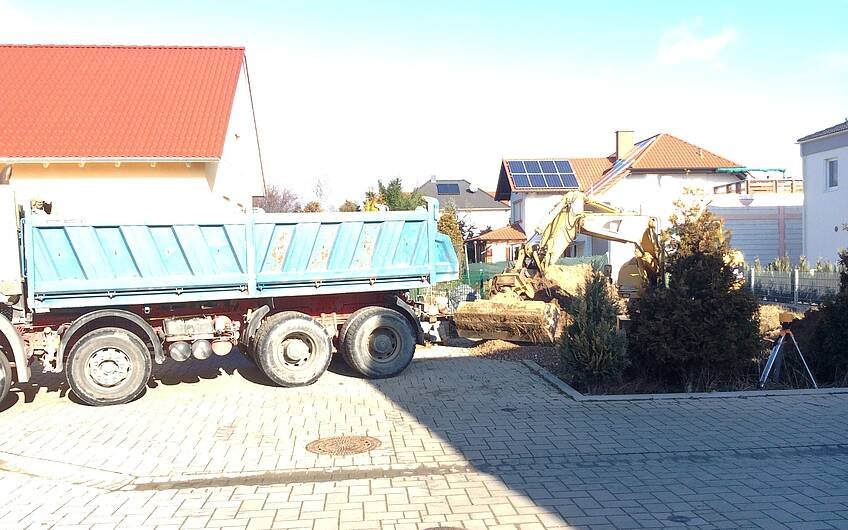 Baggerarbeiten auf dem Grundstück für das frei geplante Einfamilienhaus von Kern-Haus in Frankenthal