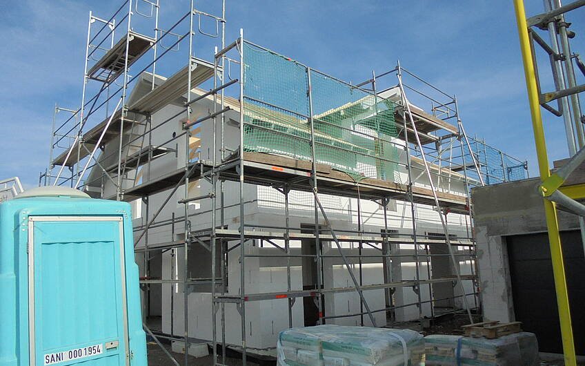 Rohbau des frei geplanten Einfamilienhauses von Kern-Haus in Worms mit Dachstuhl