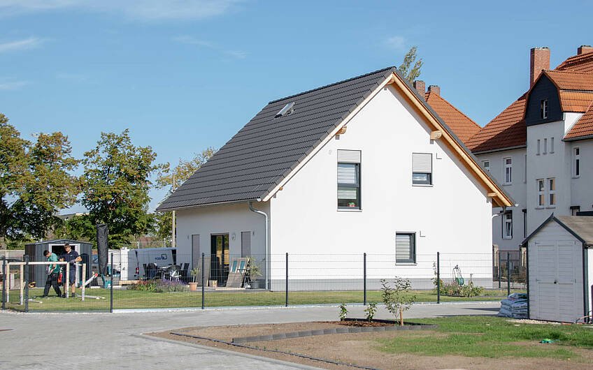 Bewohntes Kern-Haus mit Außenanlage in Halle Ammendorf