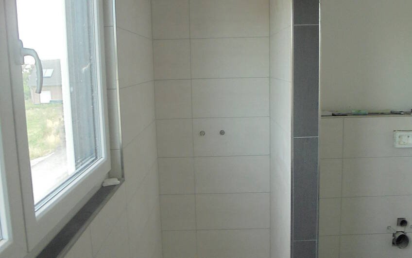 Fliesen im Badezimmer der Kern-Haus-Stadtvilla Signus in Obrigheim