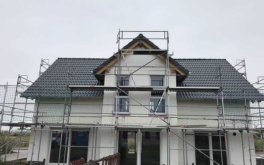 Rohbau mit gedecktem Dach in einem Kern-Haus Aura in Magdeburg