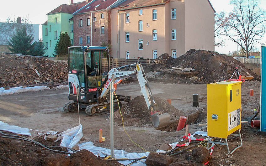Tiefbauarbeiten auf Grundstück für Kern-Haus in Halle-Ammendorf
