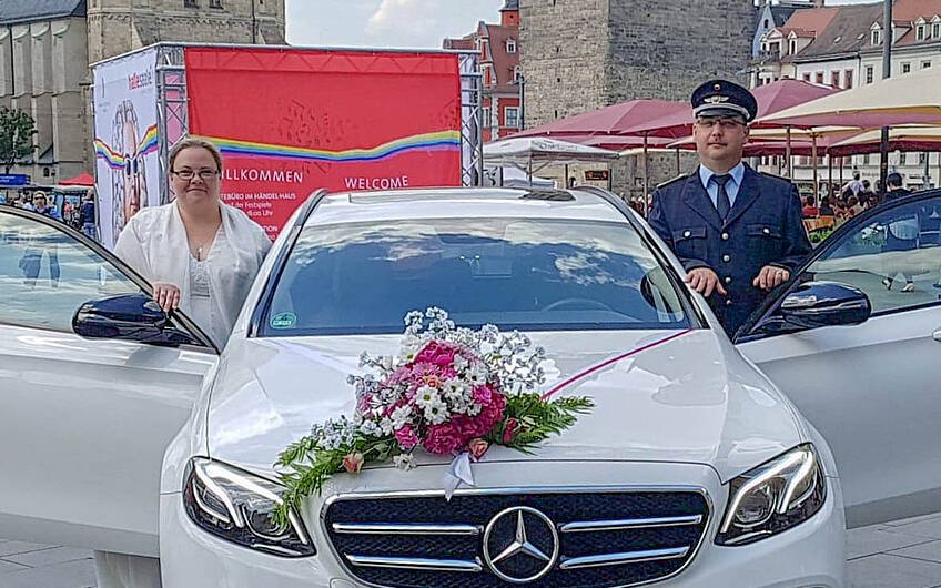 Heirat von Kern-Haus Bauherren mit Mercedes als Hochzeitsauto