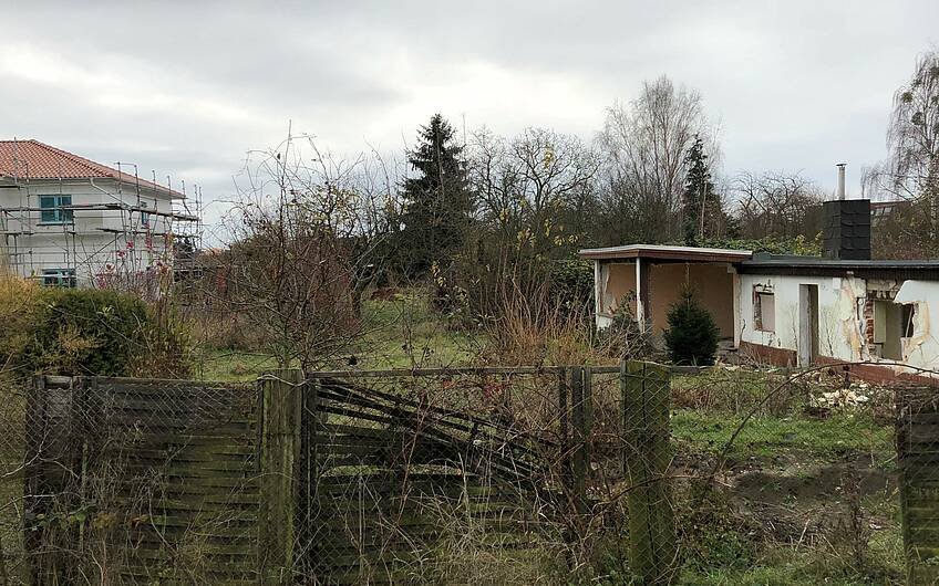 Blick auf Baugrundstück in Magdeburg vor Abriss Gartenlaube
